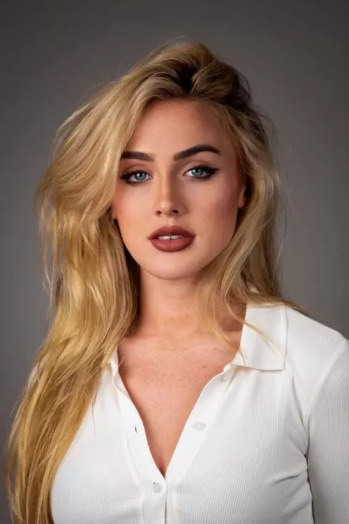 Emma Holzer by ssx01