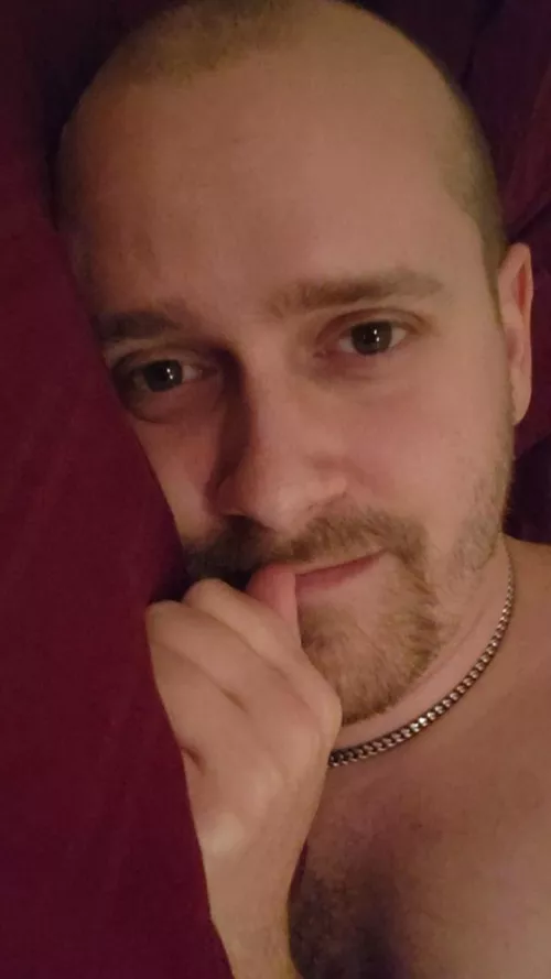 Feeling a bit lonely today, I need cuddles by Ardric_Falkner