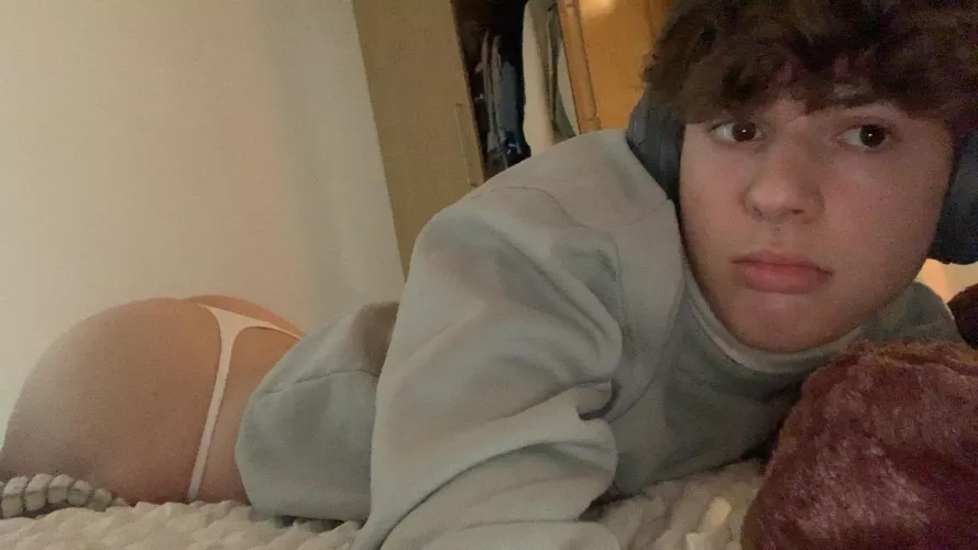 Feeling cute by Chrazz18