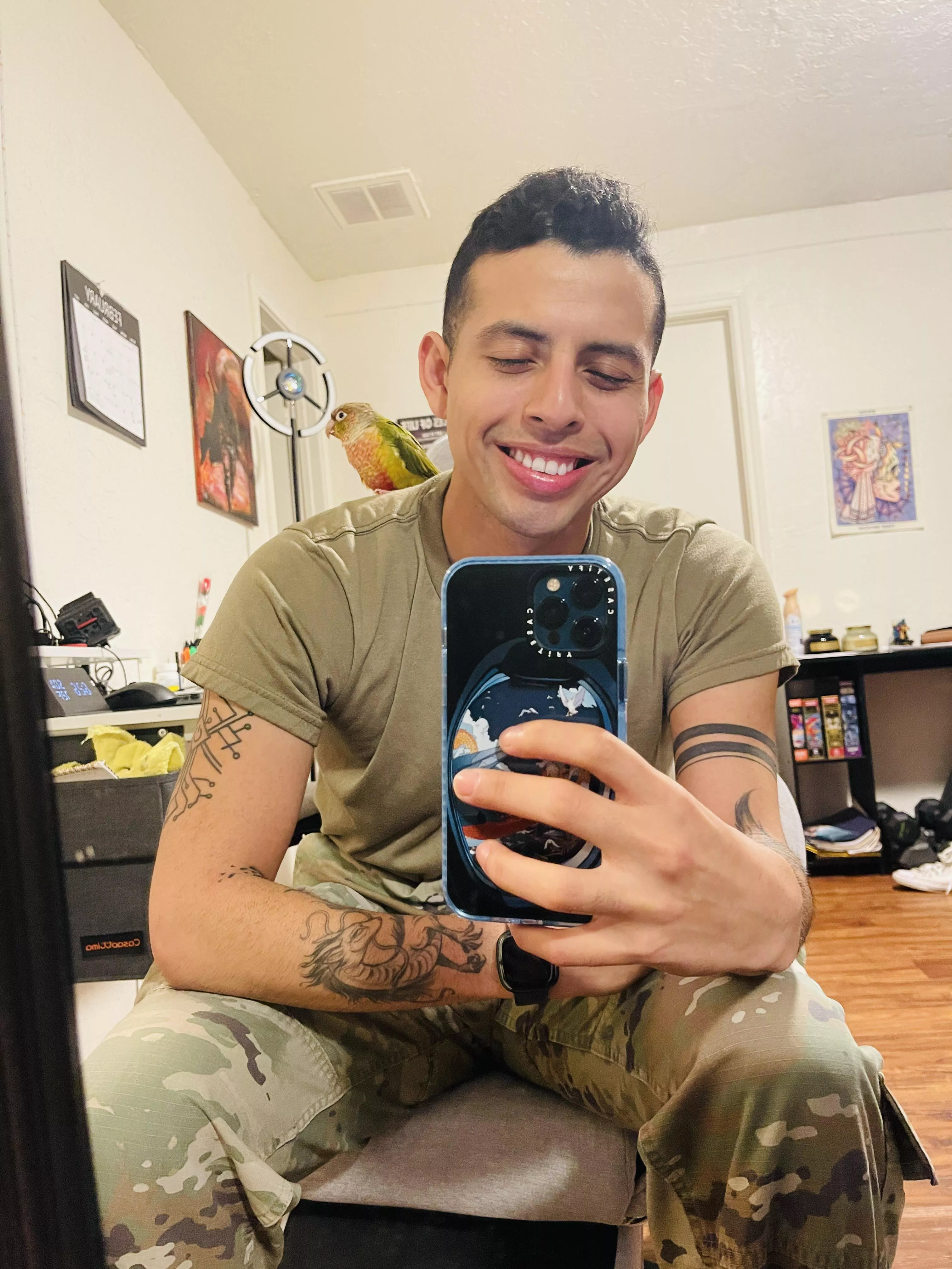 First post ! I wanted to introduce myself and my bird 🦜 posted by Reyjavir