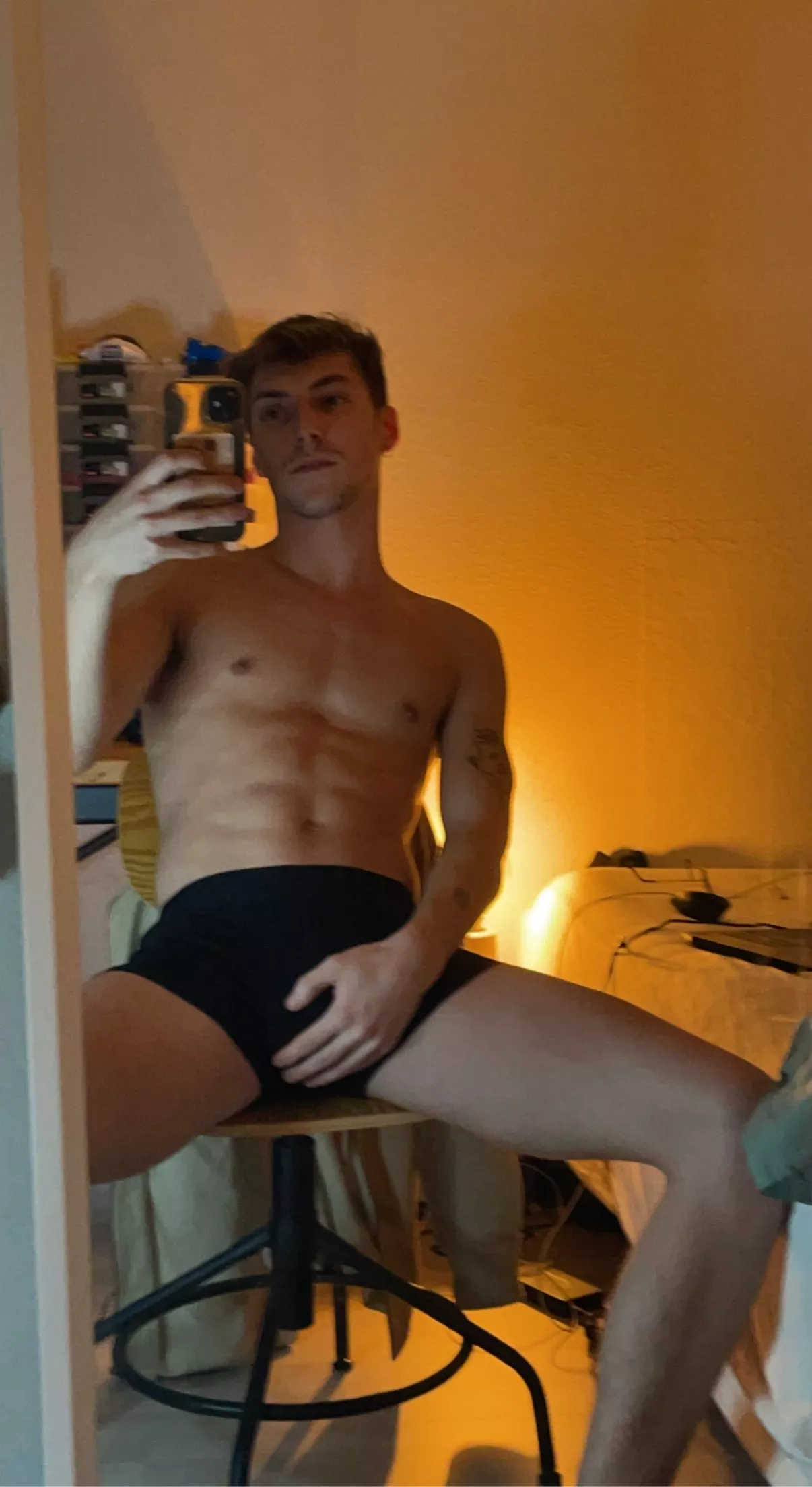 First time posting here! I'm normally at the dance studio but since it's Saturday, this is me taking a break from the pc 👋🏻😊 hi everyone posted by whatisup13