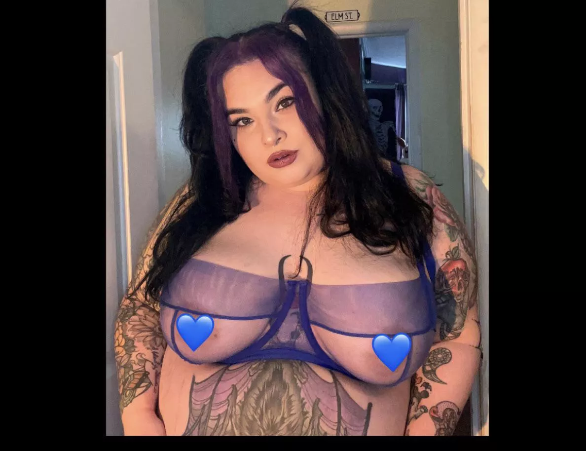 Good morning 💋 posted by ghoulbabe13_