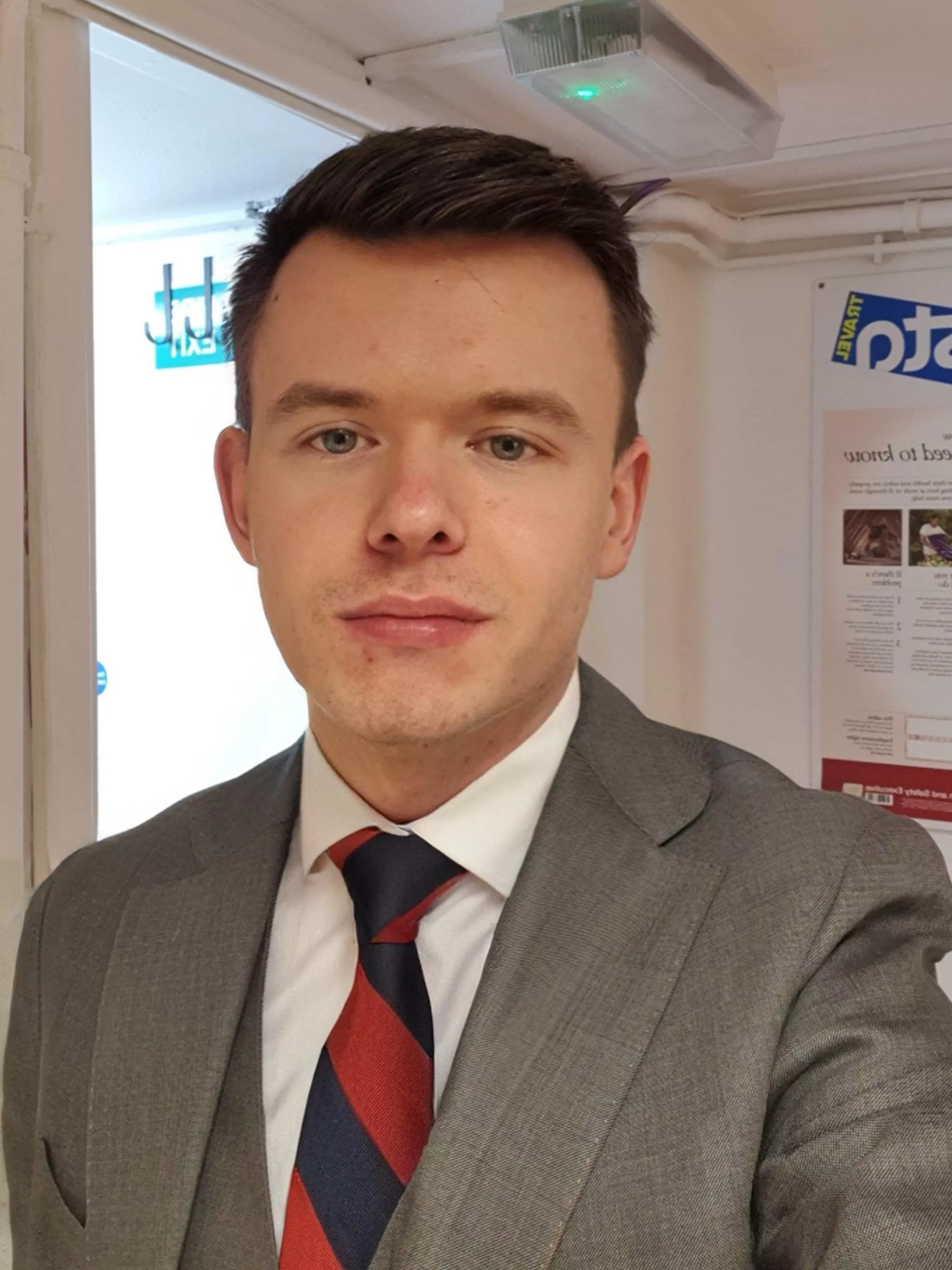 Guess who accidentally locked himself outside this morning in the freezing cold posted by liam66035