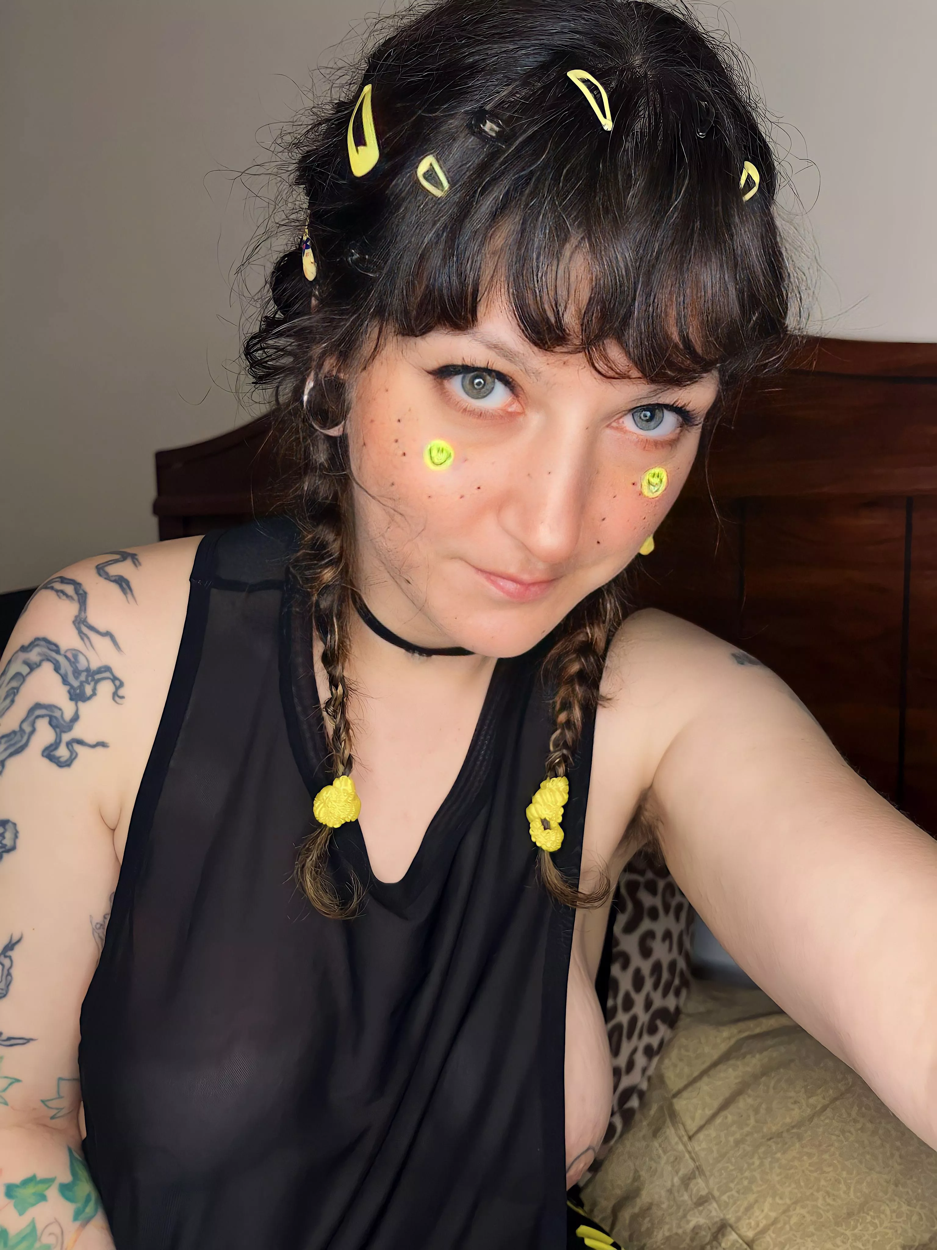 Hairy armpits, hairy legs, hairy pussy, happy girl posted by SpiceyDaisyMay