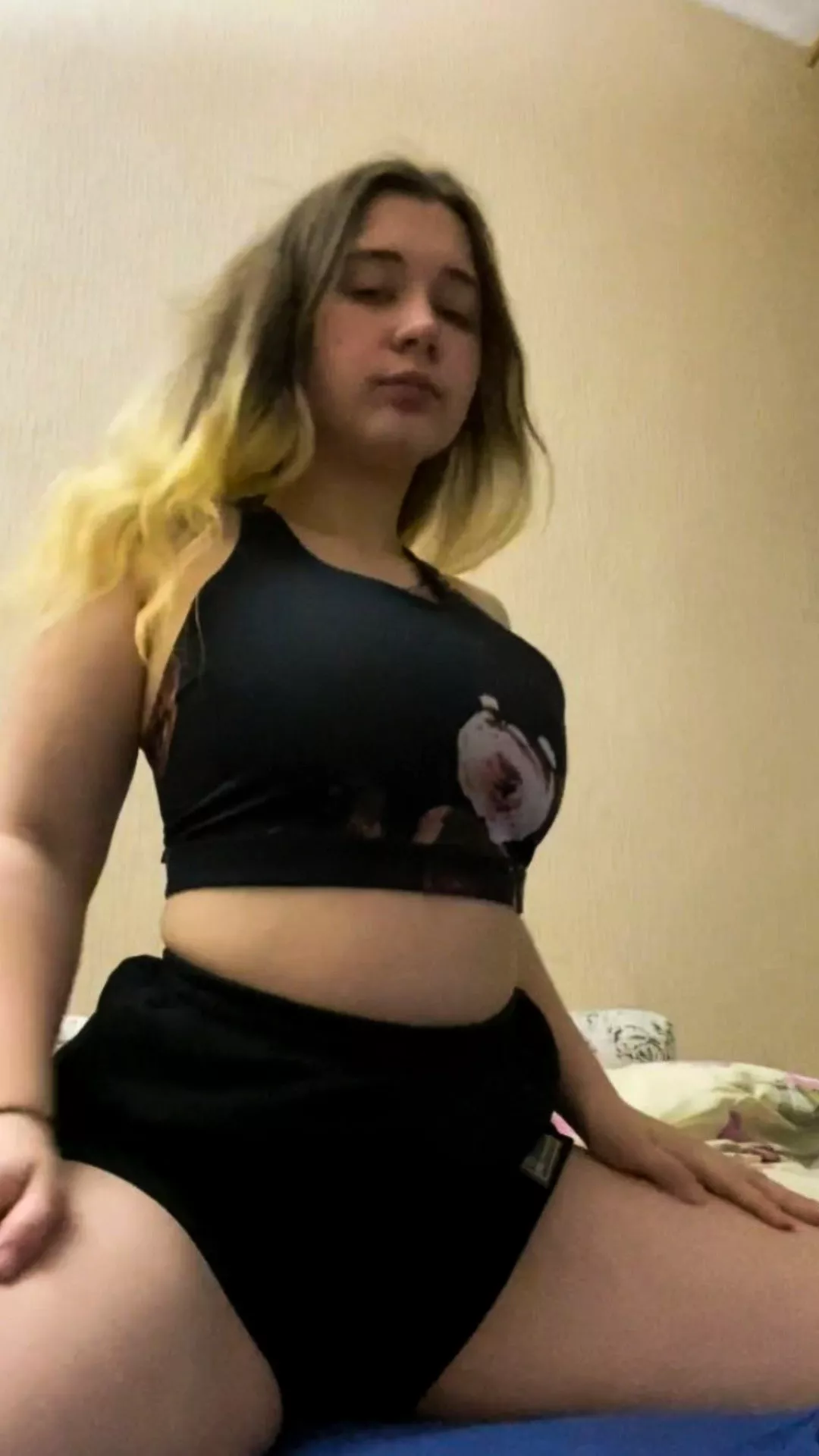 hello there posted by innocentlookingxo