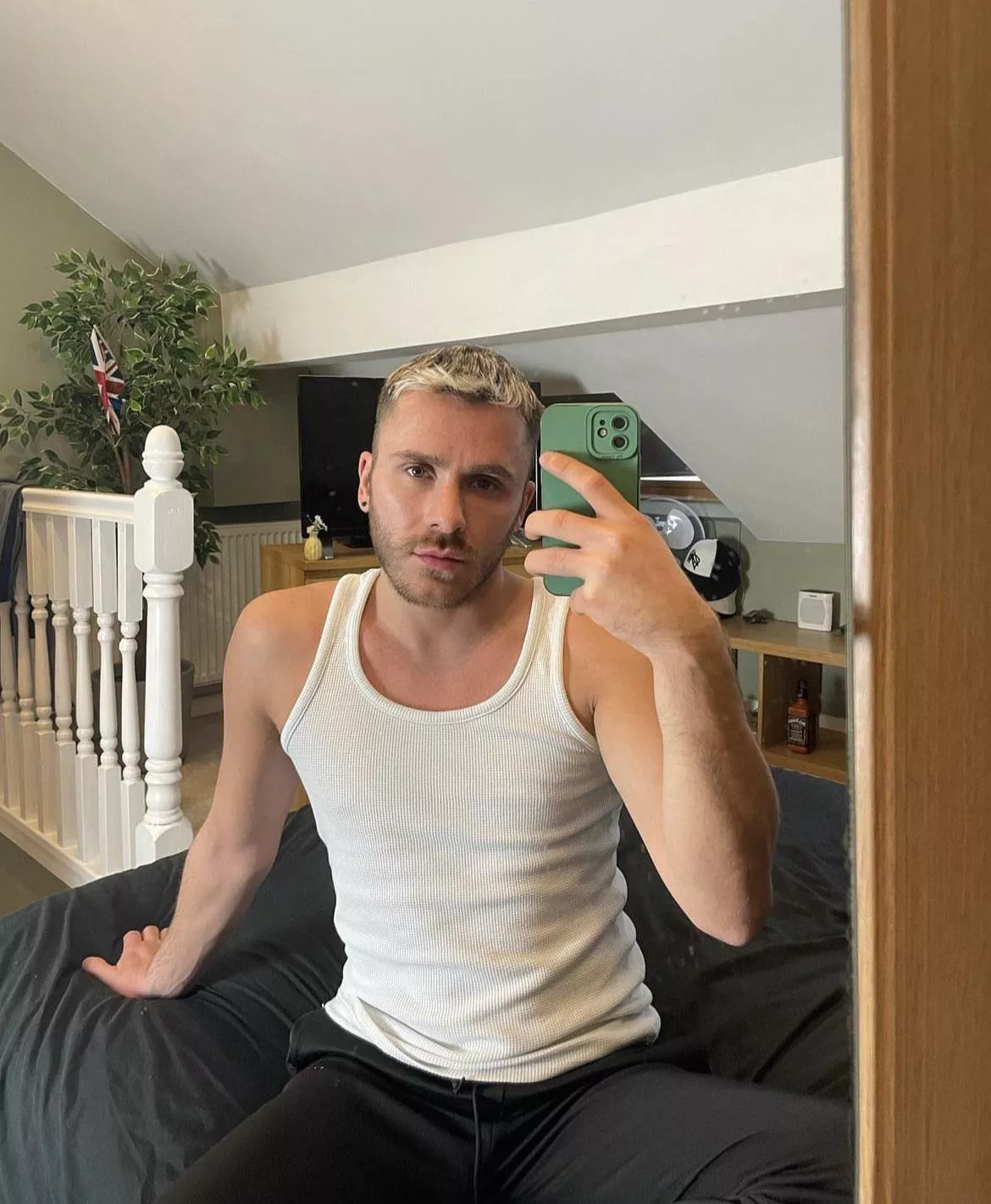 Hey guys what’s up posted by DrewLouisStevenSmith