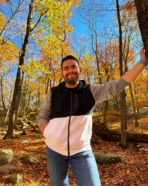 Howdy Gaybros! Looking to make some new online pals, DMs open! 25 US by daniboy145