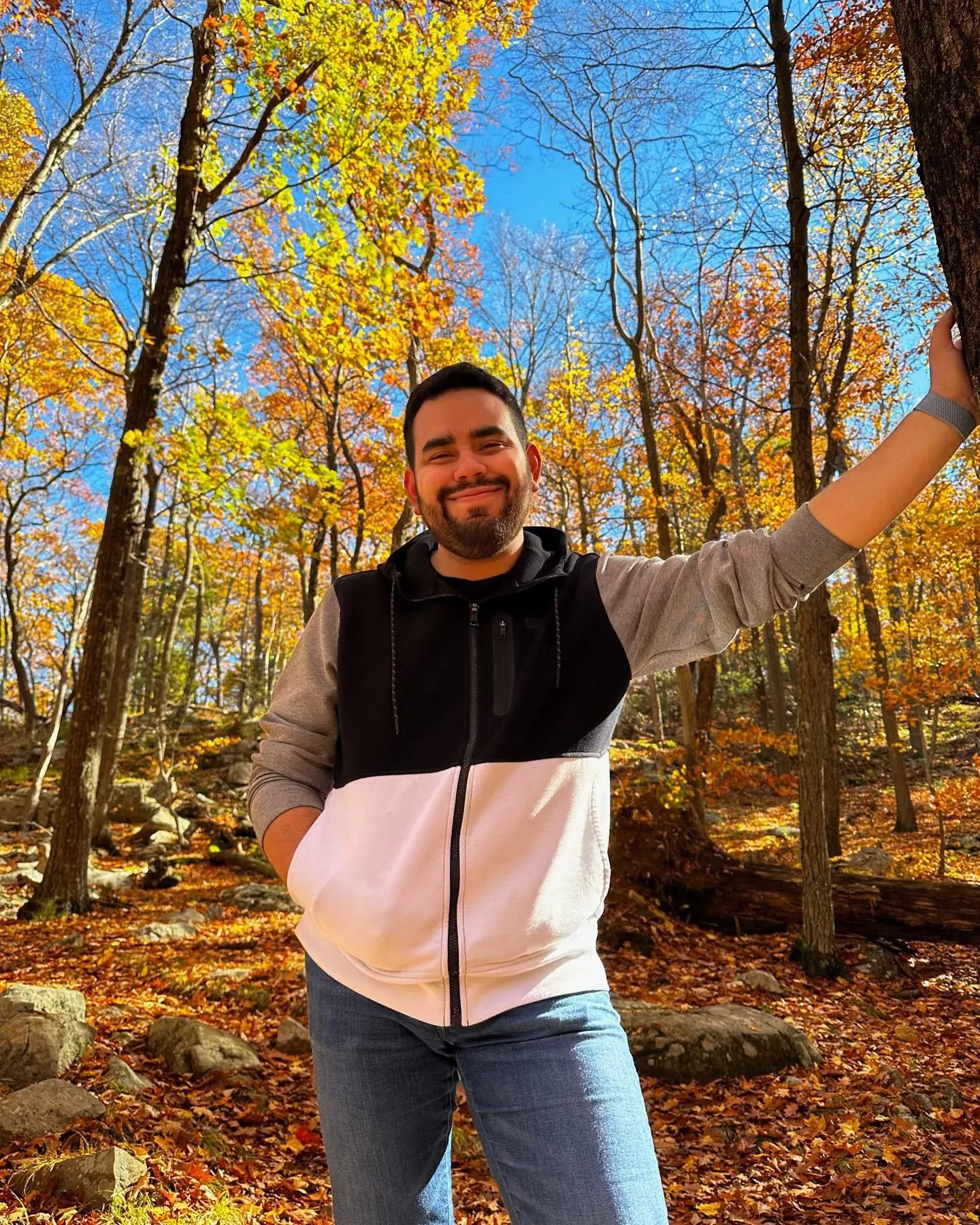 Howdy Gaybros! Looking to make some new online pals, DMs open! 25 US posted by daniboy145