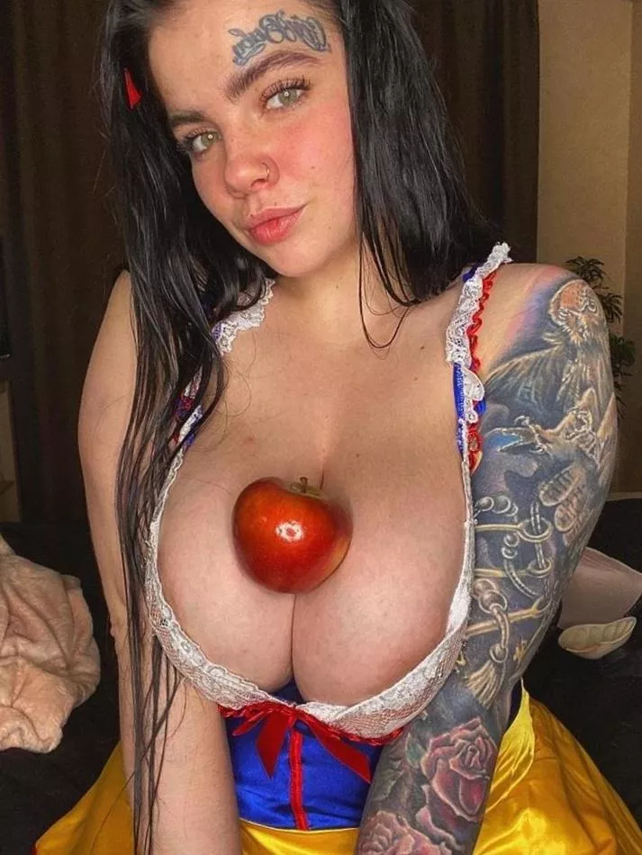 I'm a red riding hood, I'll be for you all night posted by _crybaby_699