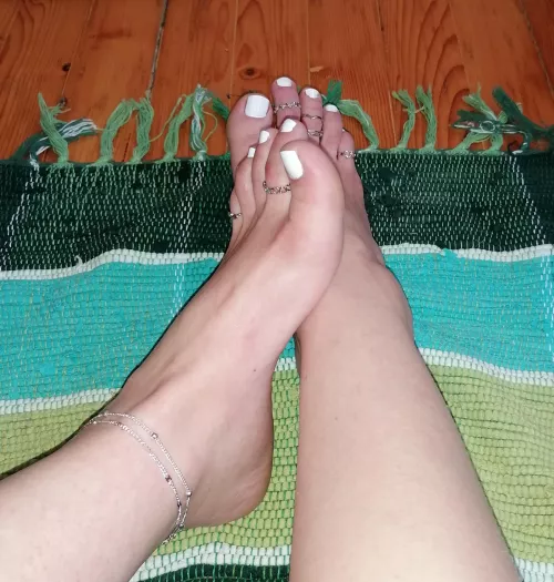 jewelry 💍 💎 👑 white toe nails by lombardicyara
