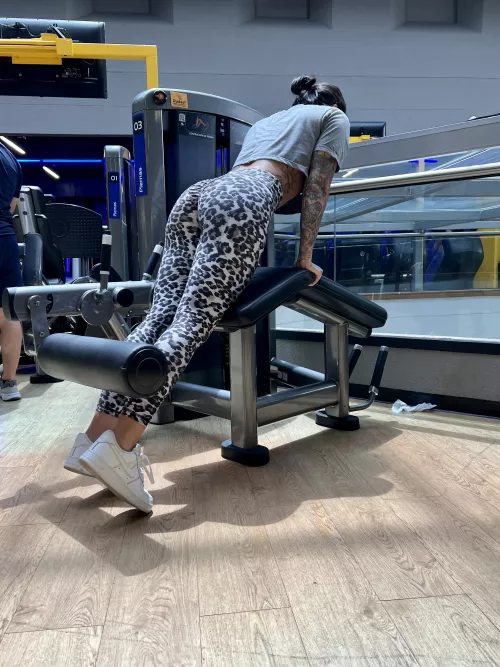 Living that gym life is paying off 🍑💦 by jjppmars