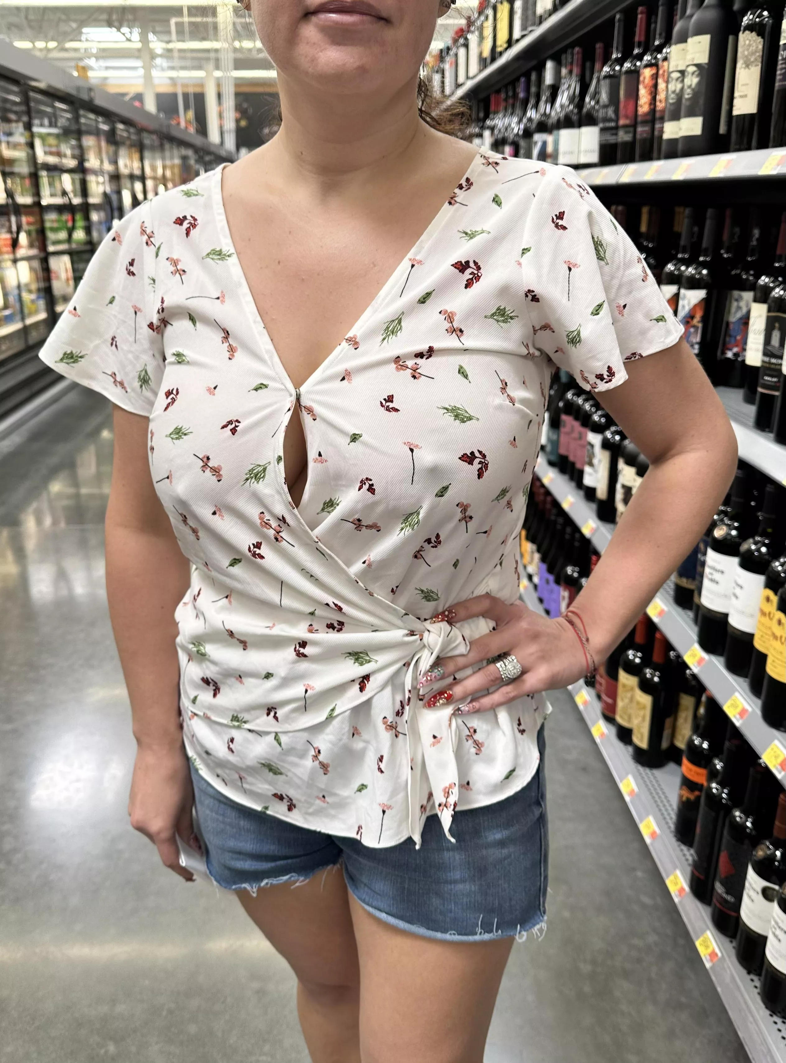 Lots of looks and smiles at the grocery store. Did you see me? posted by melissa-sunshine