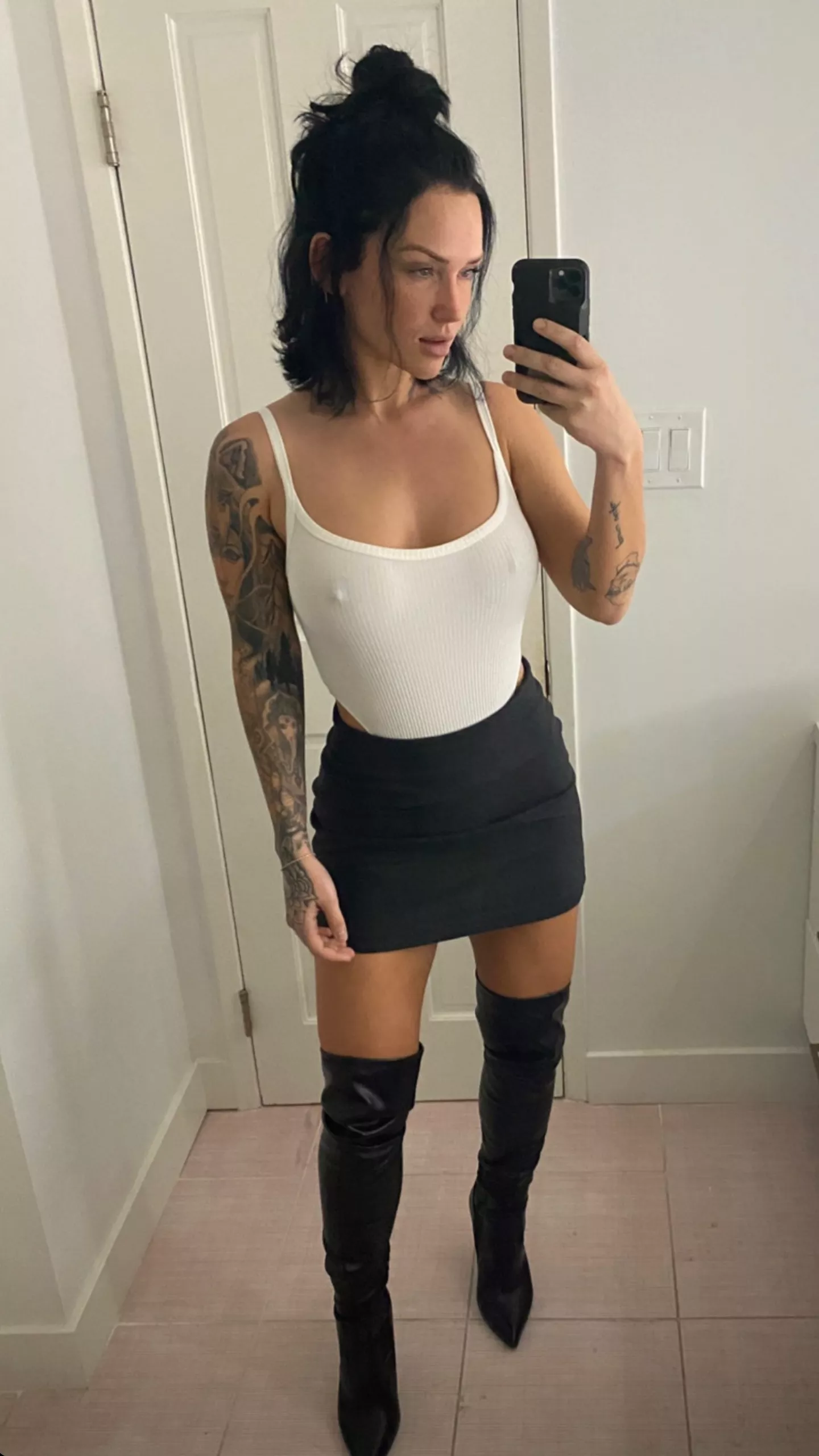 Mirror selfie posted by Mysterious_Smoke7