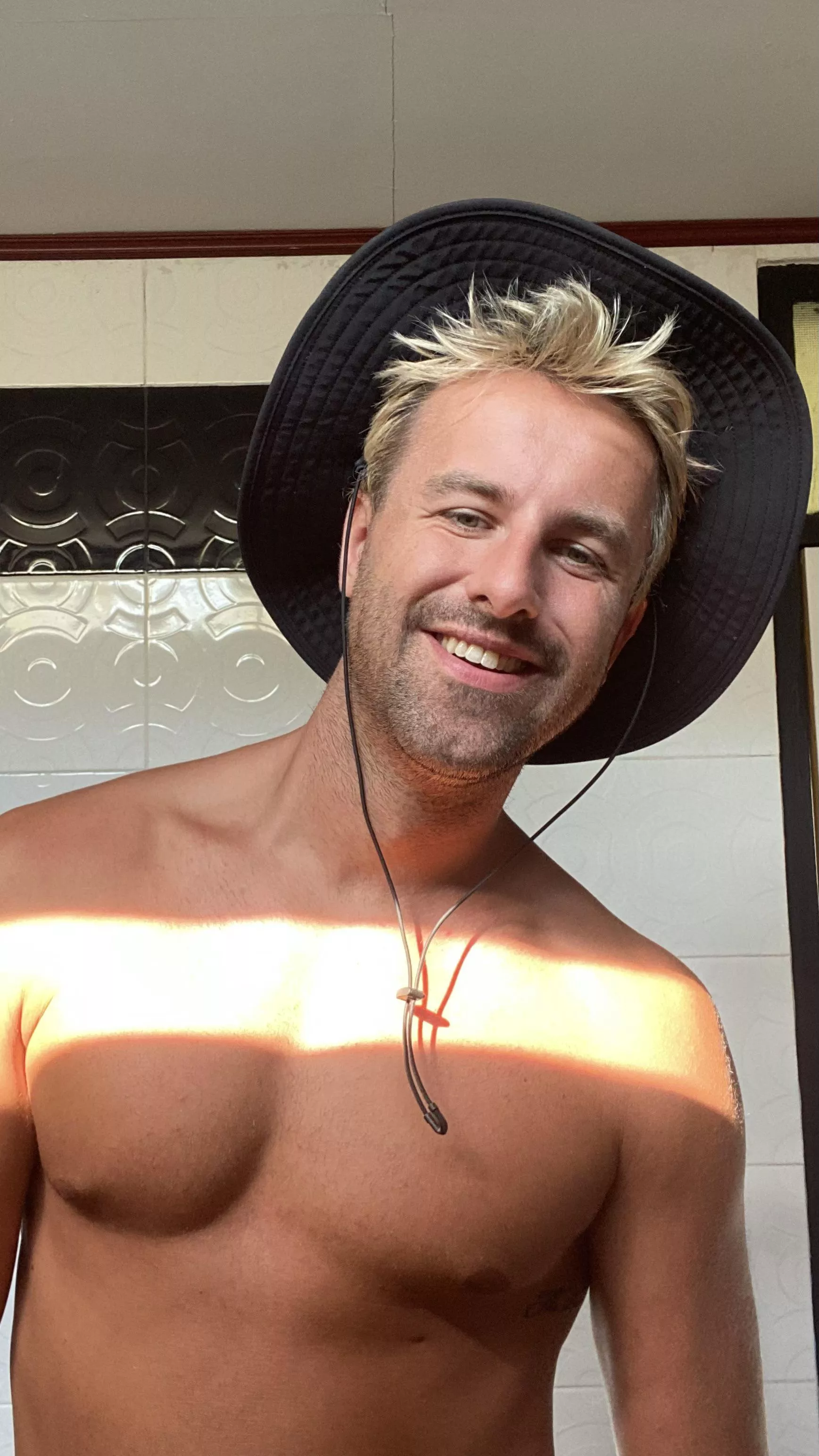 New hat for exploring the outback’s posted by Routine_Wolverine568