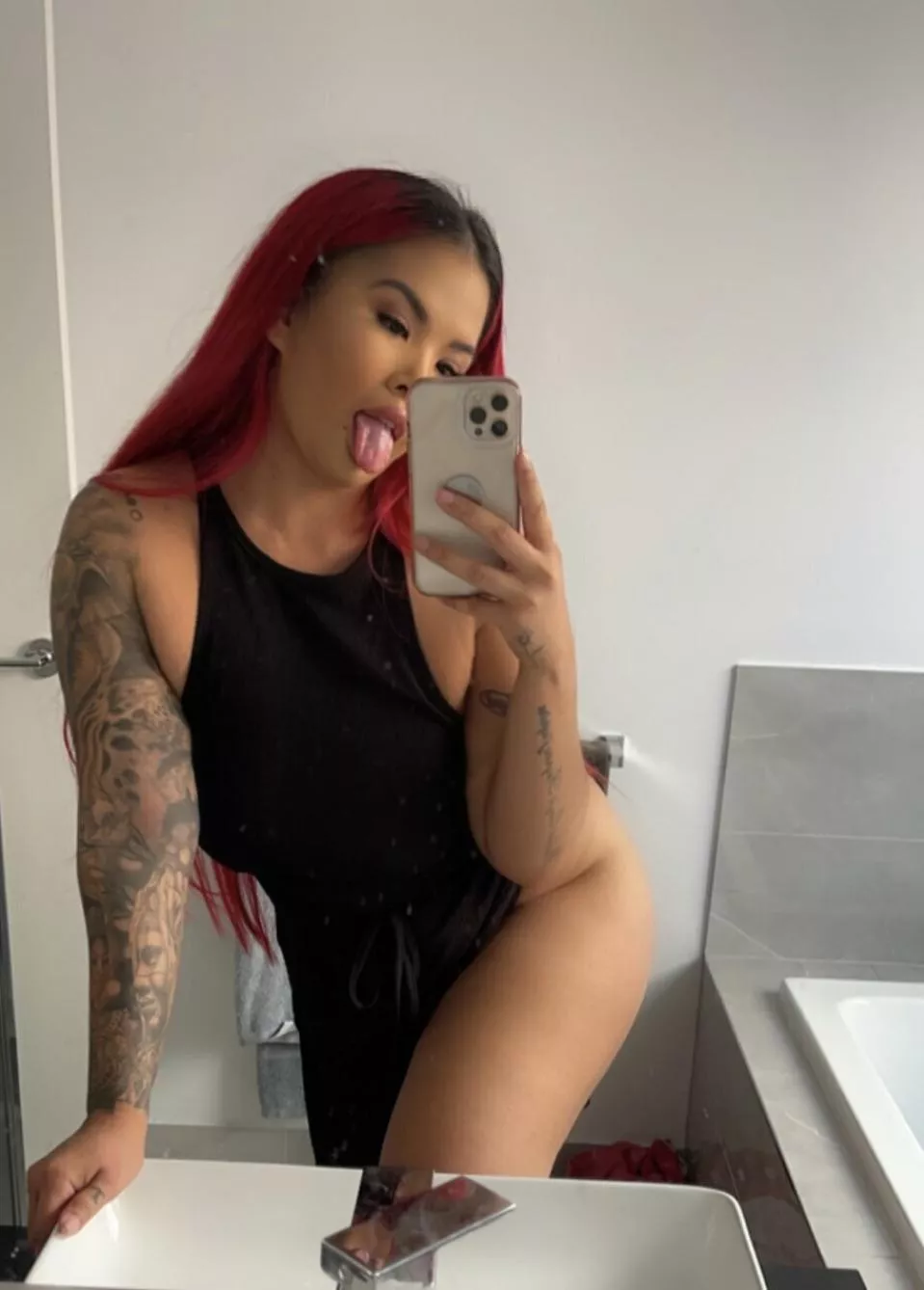 Only 8 subs left to get a MONTH FREE 🔥🌶️ posted by Red_harlotte