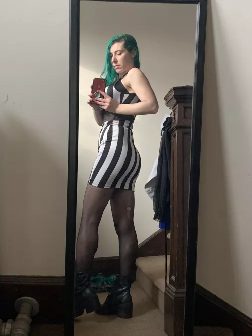 Petite little butt by sirenskiss3