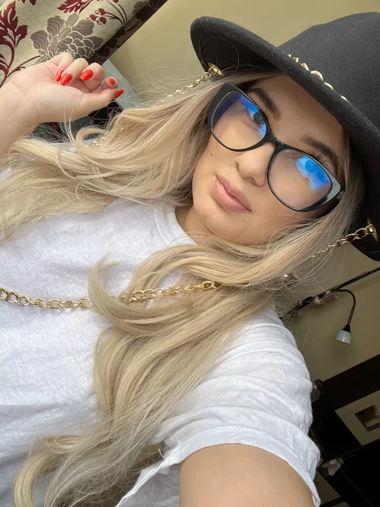 Please don’t download my selfie, you might fall in love with me posted by JadeWinterxx