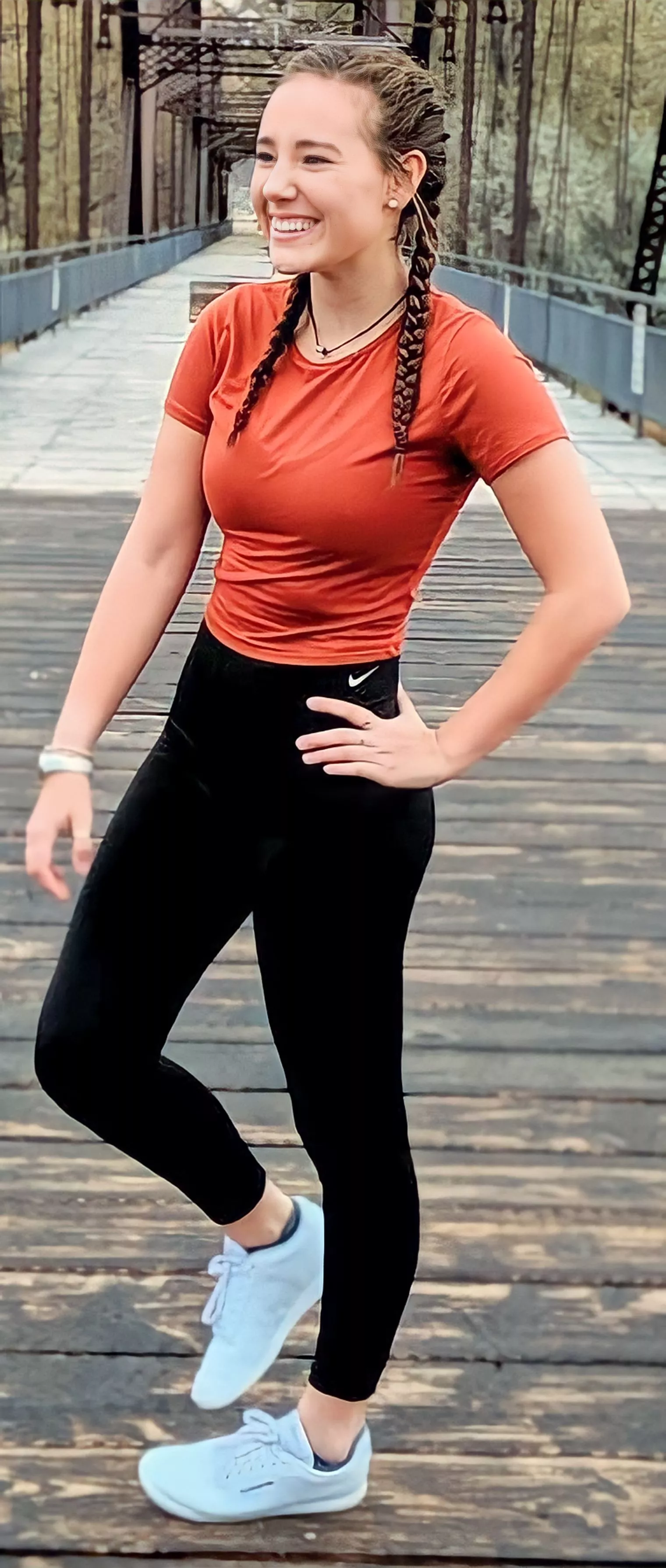 Pretty Brunette IUTR (21) posted by Helpful-Chard-6942