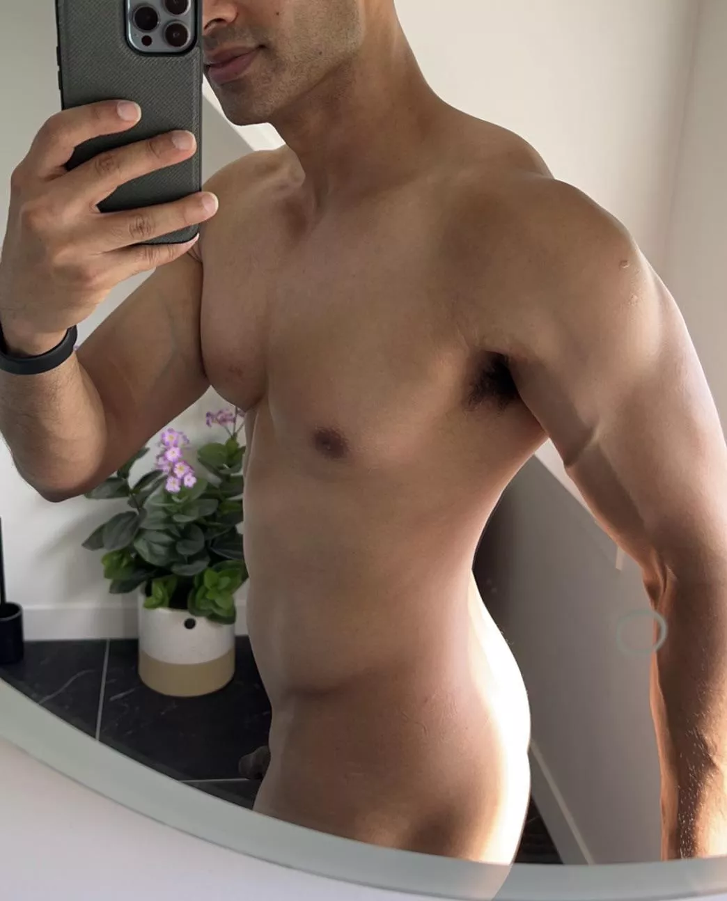 Some sunshine to warm the peach 🍑 posted by musclemessiah