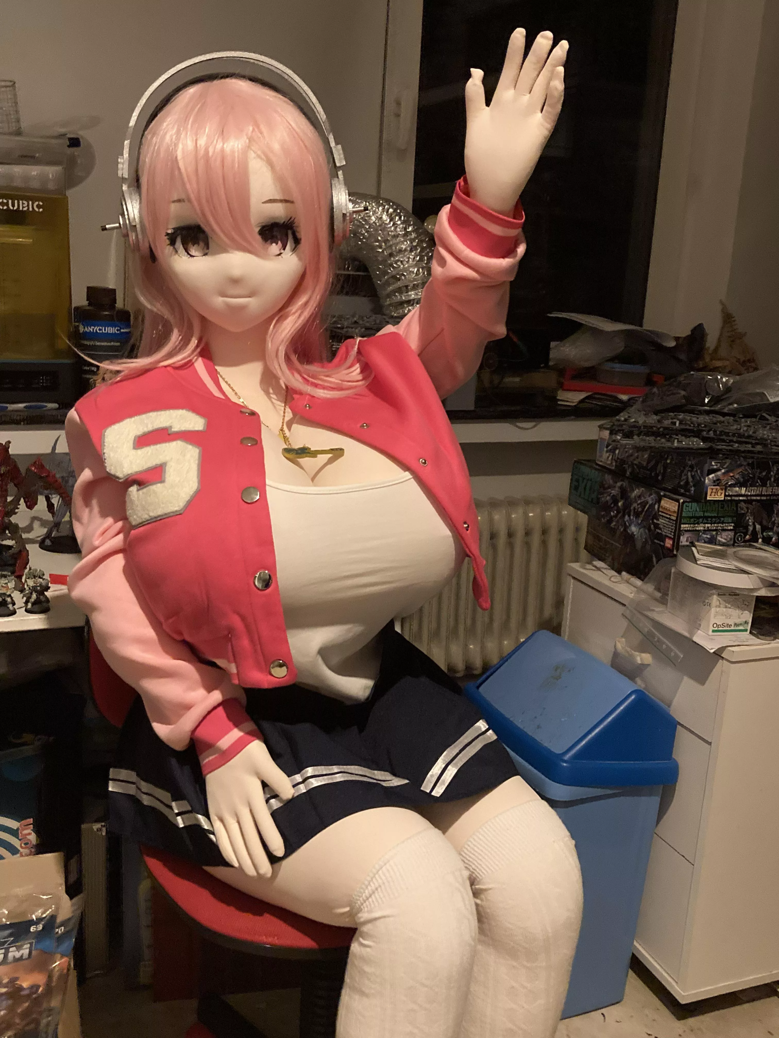 Sonico waving me off to work, can’t wait to get back home to her and cuddle with her!🥰 posted by succubus_sylvia