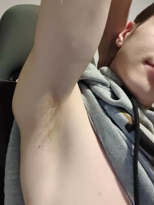 Sweating while watching a stream by throwawaynameboyo