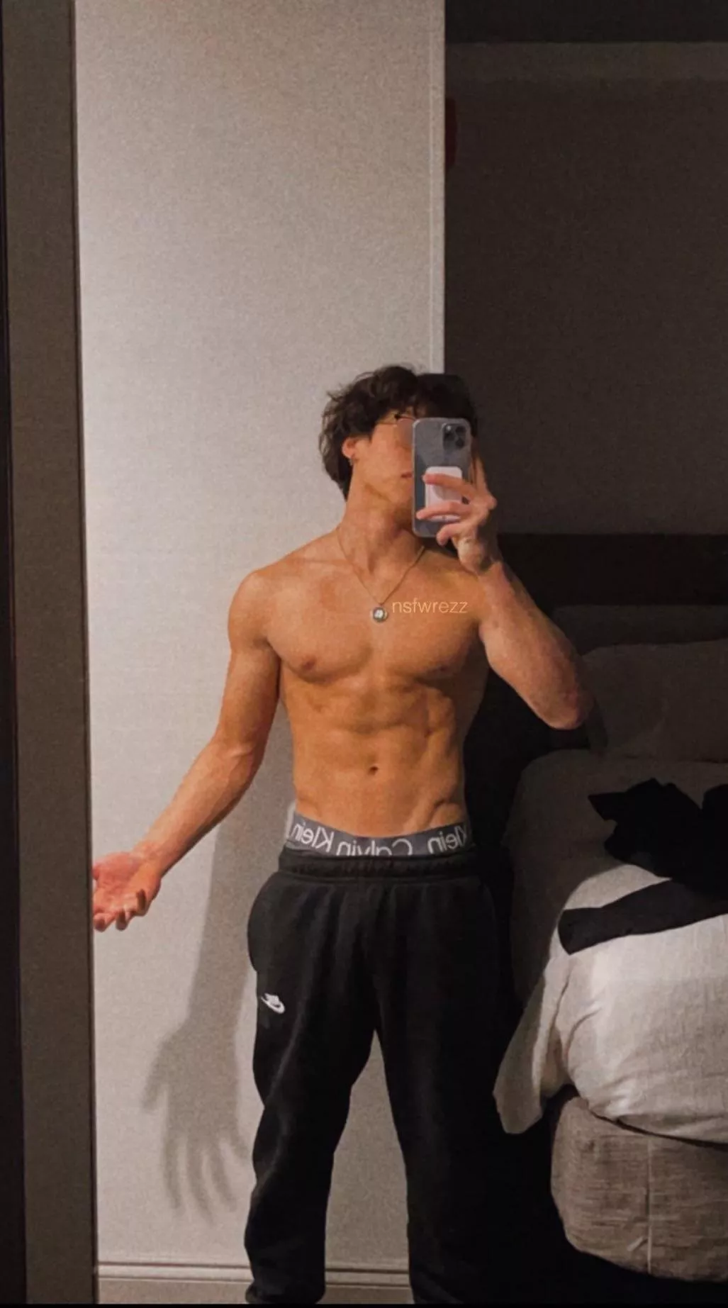 the ab workouts are pulling through :) posted by nsfwrezz