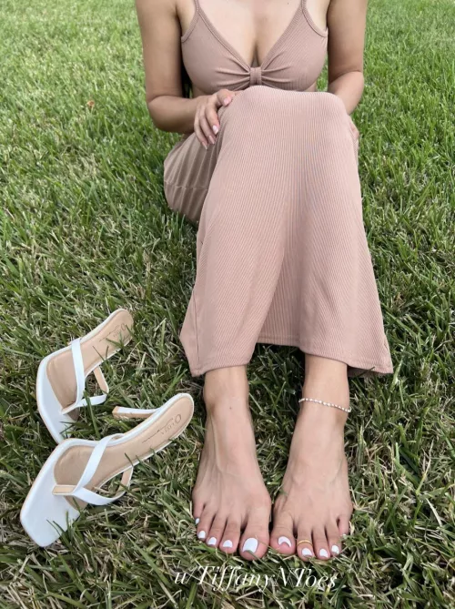 These heels hurt my feet, can you please rub my feet for me? by TiffanyNToes