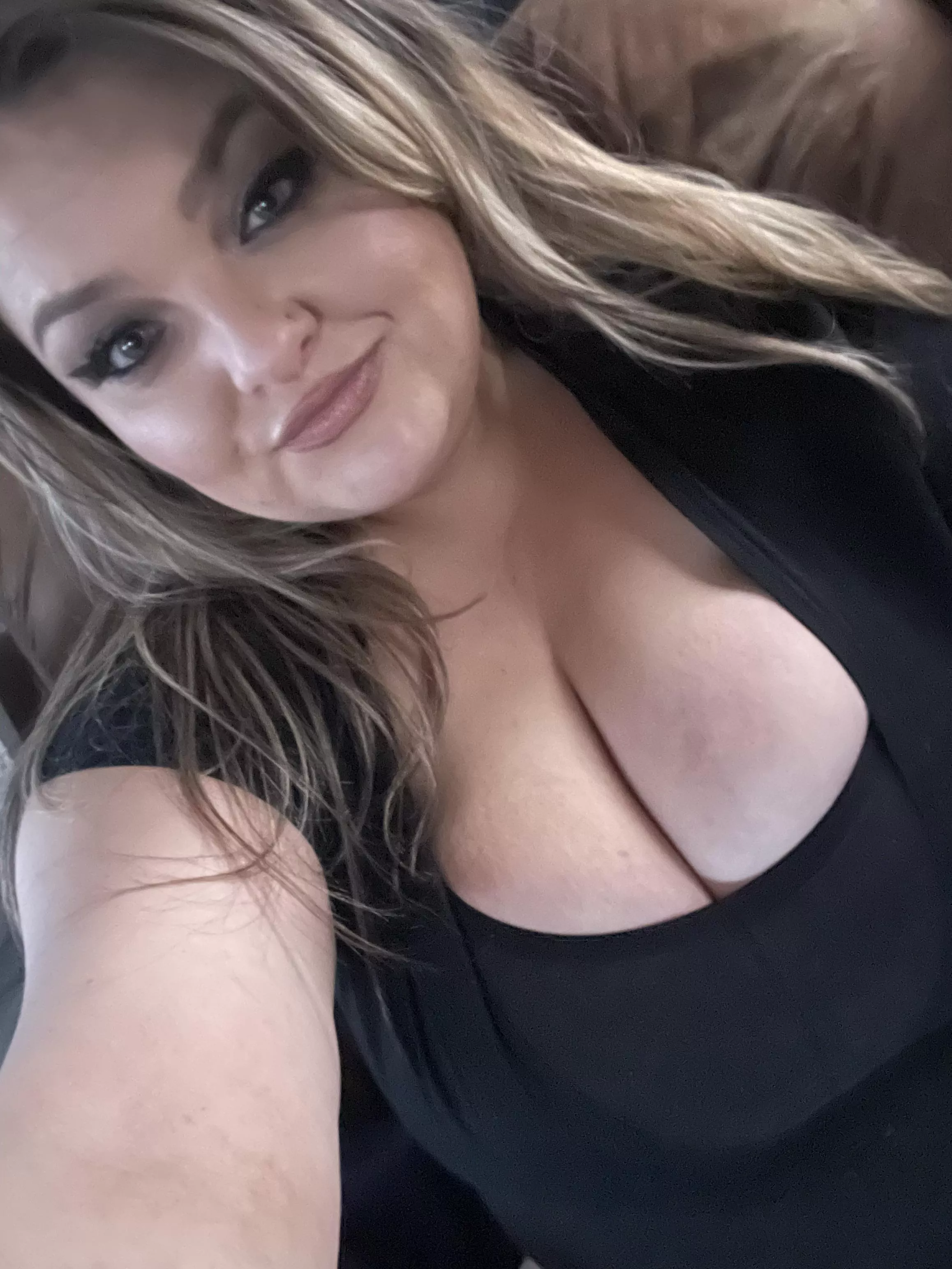 Titties poppin posted by Bigtits46306