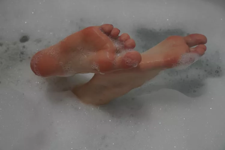 wanna help to clean my pink paws? 👣 by SylvieSunflower