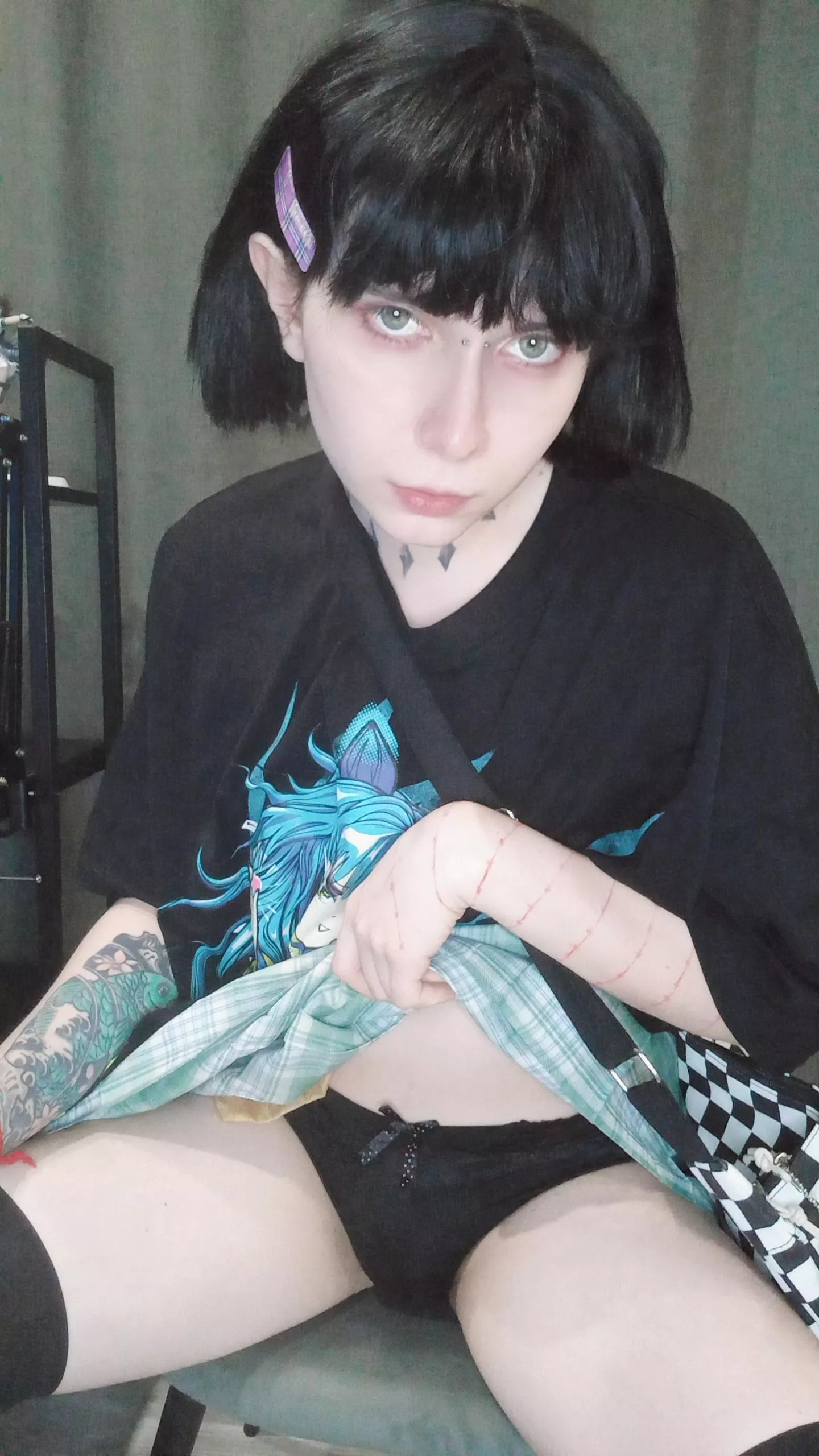 what if i show u my panties on our first date? posted by SonyaCanGiveAFootjob