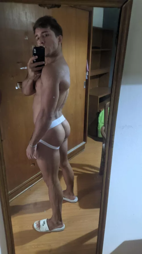 Who's hitting this? 🍑 by AlexanderCardoza