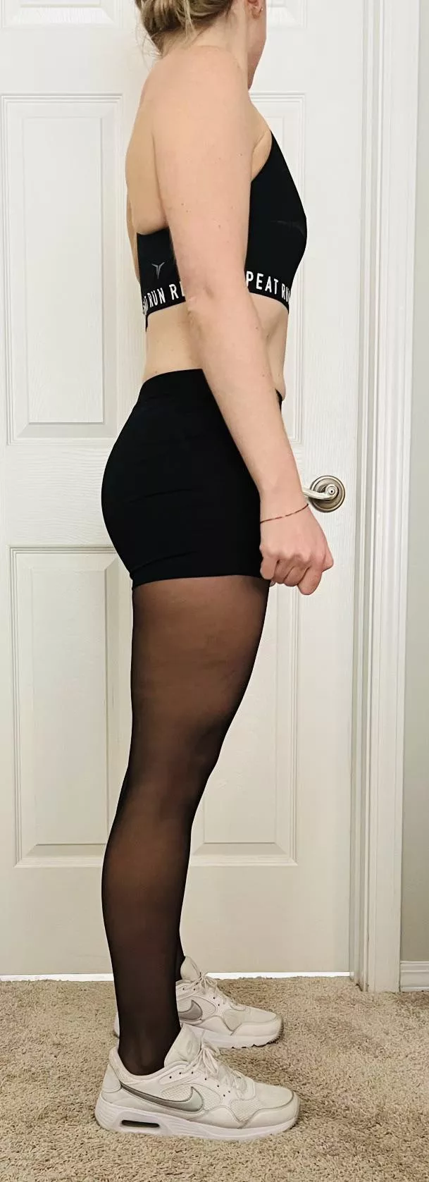 Wi[f]e hitting the gym posted by Pantyhosejedi