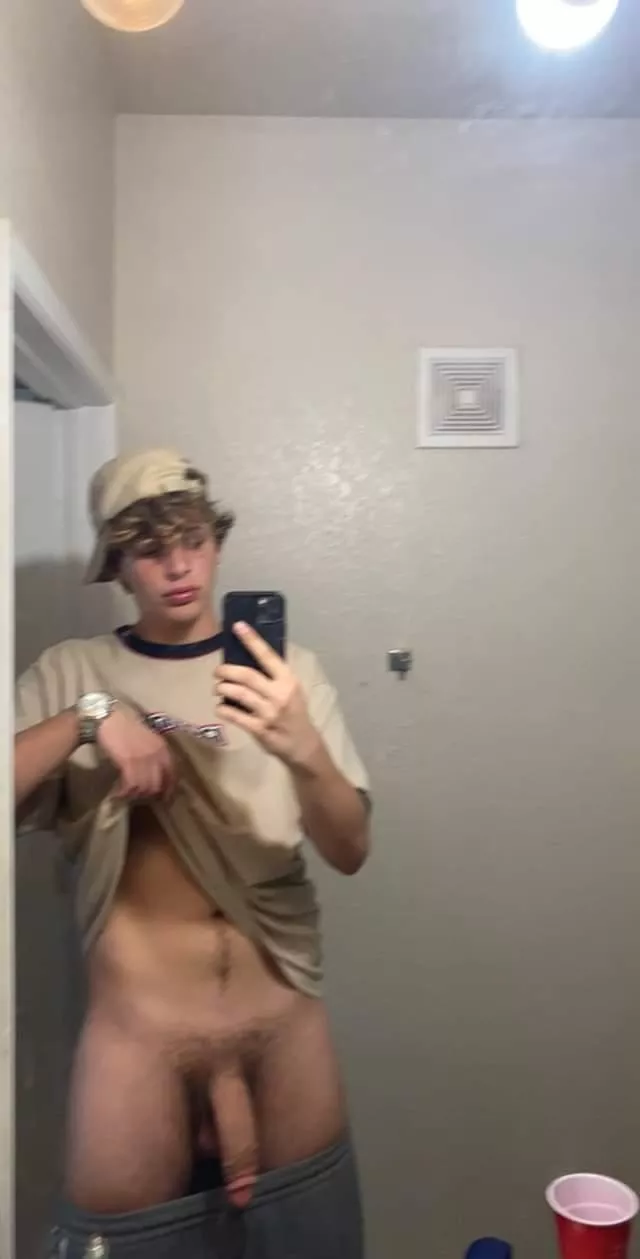 18 fit guys hmu snap: lolkle22 posted by Life-Willingness4070