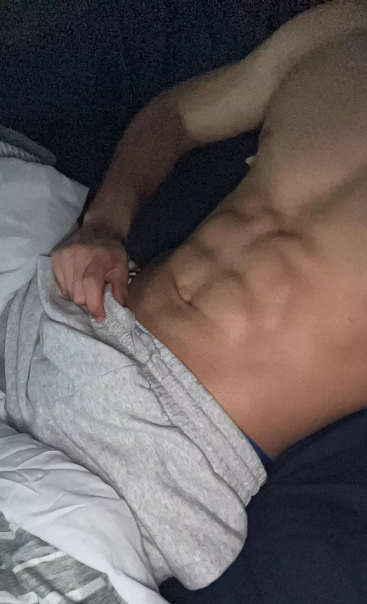 23 dl frat jock. mostly into white dudes (any body type). must send face. SC👻: JOCMGNET3 posted by ddanjoc