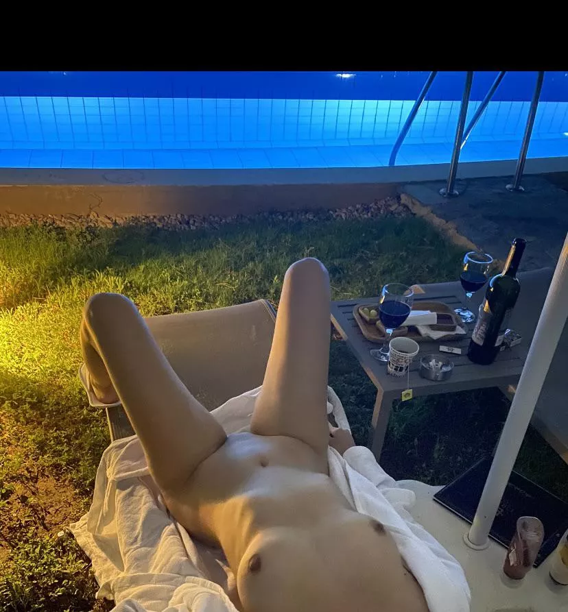 Am I the only one who is getting naughtier in public 🤤 posted by bb1415