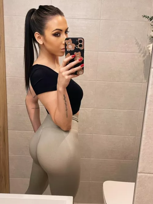 Butt on fire 🔥😋 by missess91