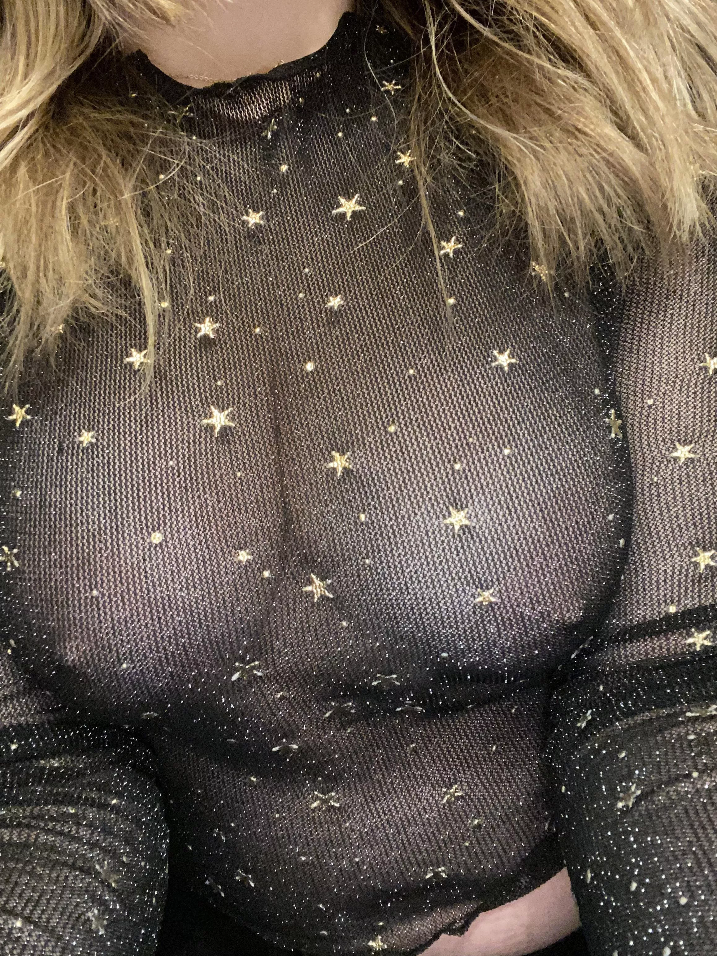 [f][oc] acquiring free drinks at the bar just takes the right outfit 😇✨ posted by bitch_goddess_