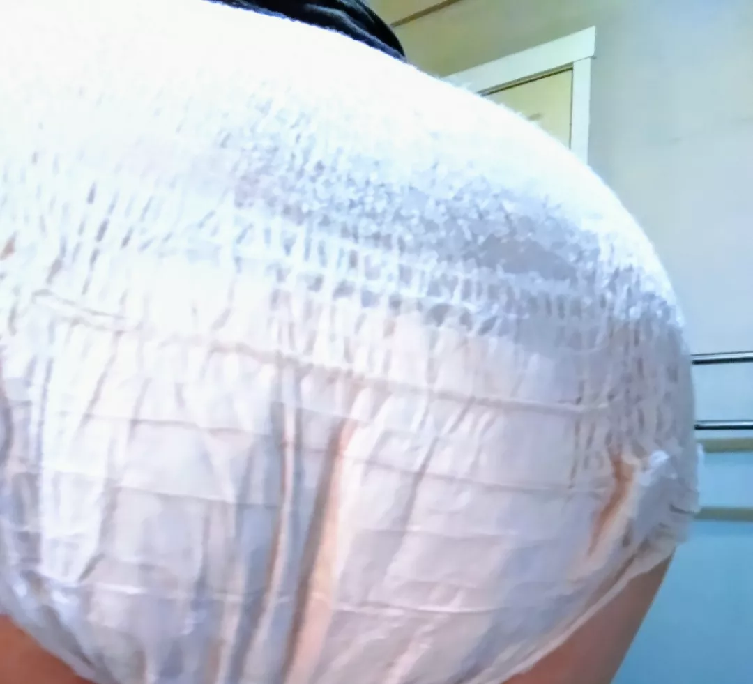 Givee it a kiss? 😘 posted by KittyPuddlez