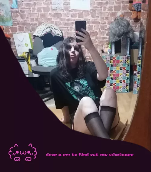 Gothic emo girl Who wants to show u her feet by Disastrous_Fee_7379