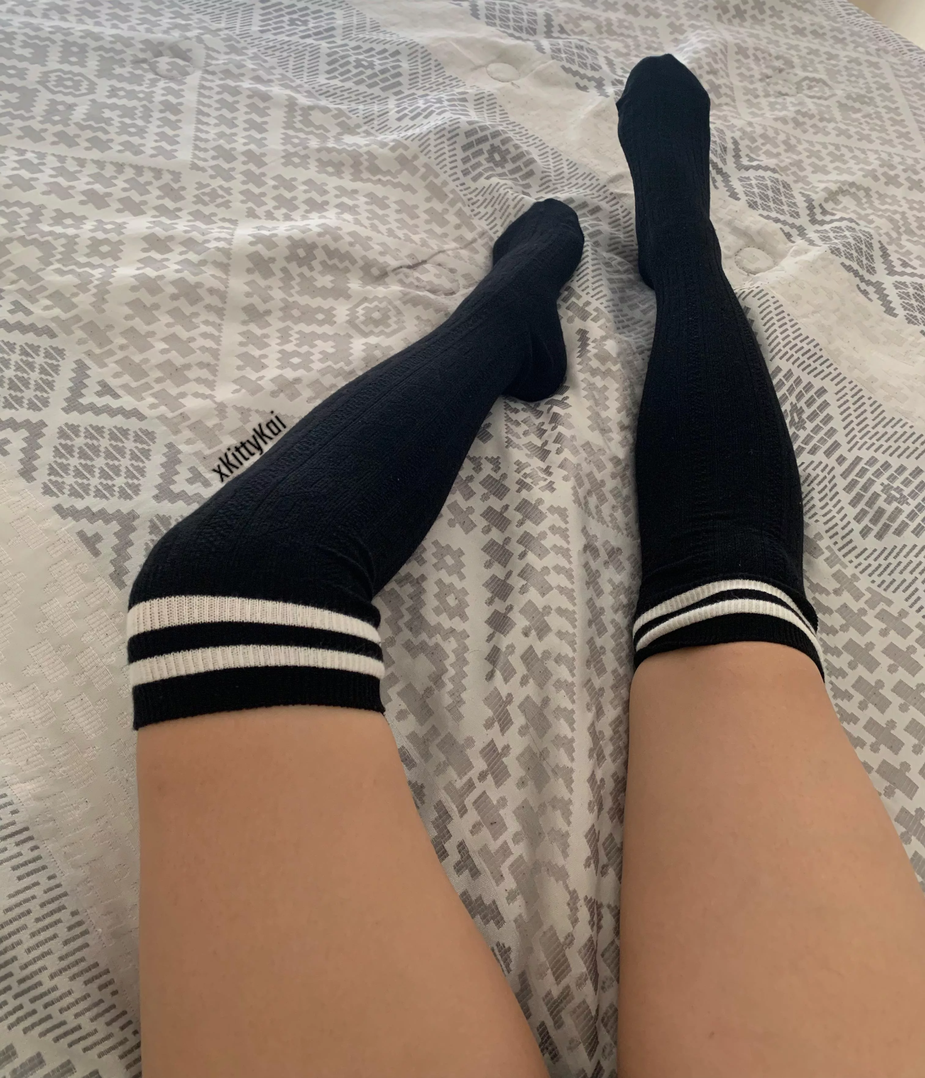 Happy Sunday! These varsity stripe knee socks are sooo comfy 🥰🤍 posted by xKittyKai
