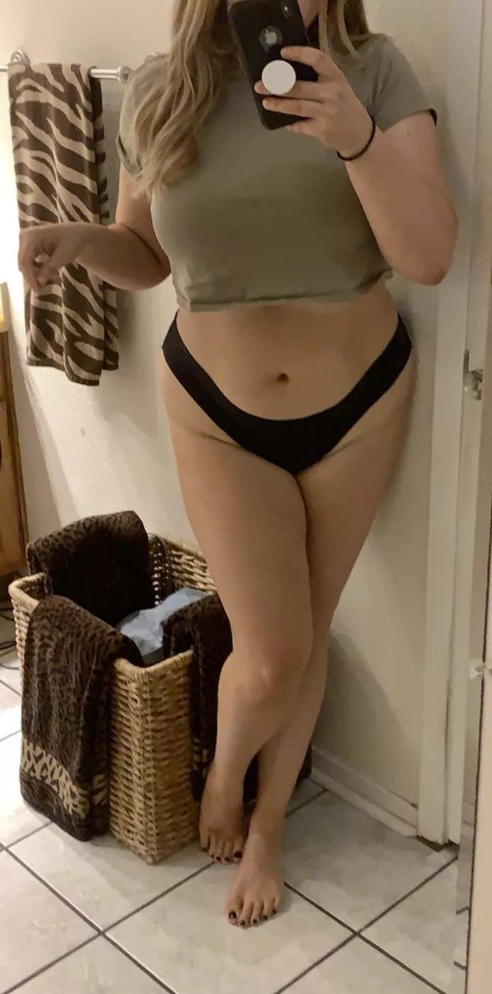 I live in crop tops 🥰 posted by nurse-honey