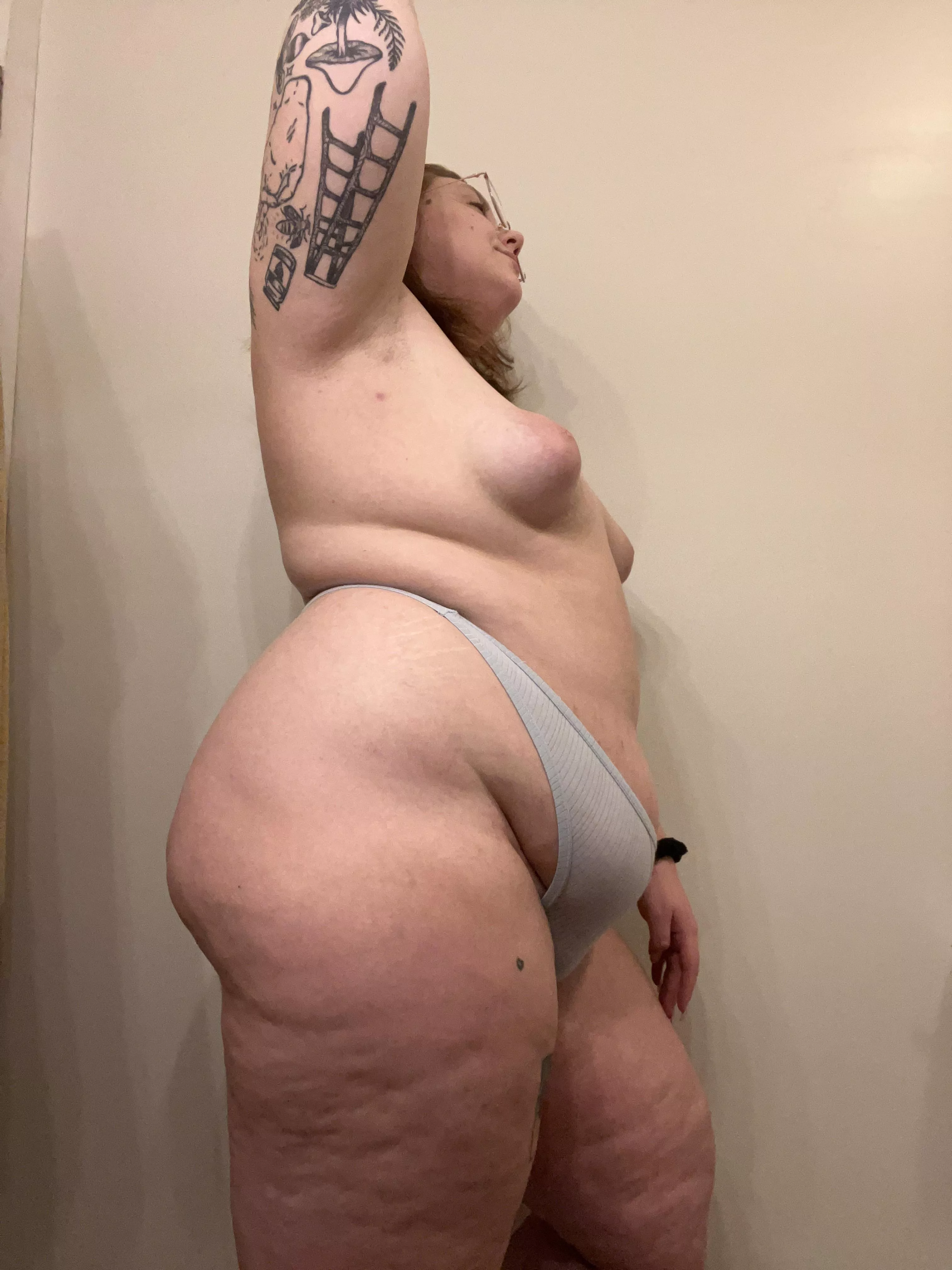 I wish someone was here to rub my big belly… 😮‍💨 posted by Cloudsybeeating