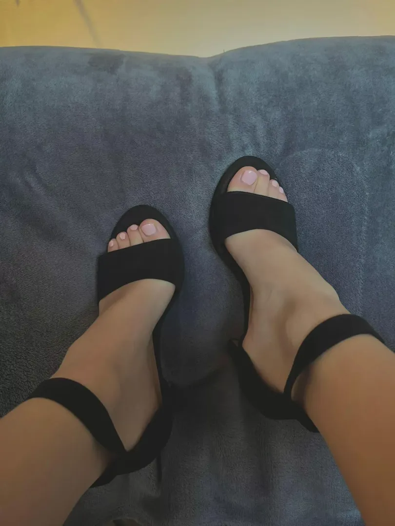 If you only got 2 minutes with my feet, what would you do? posted by DiamondAmyyy