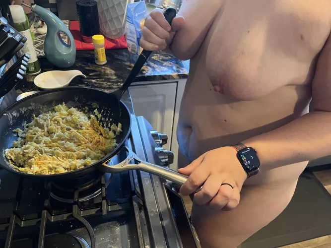 Mama’s cooked up some breakfast, want some? by SexyMrsMozz