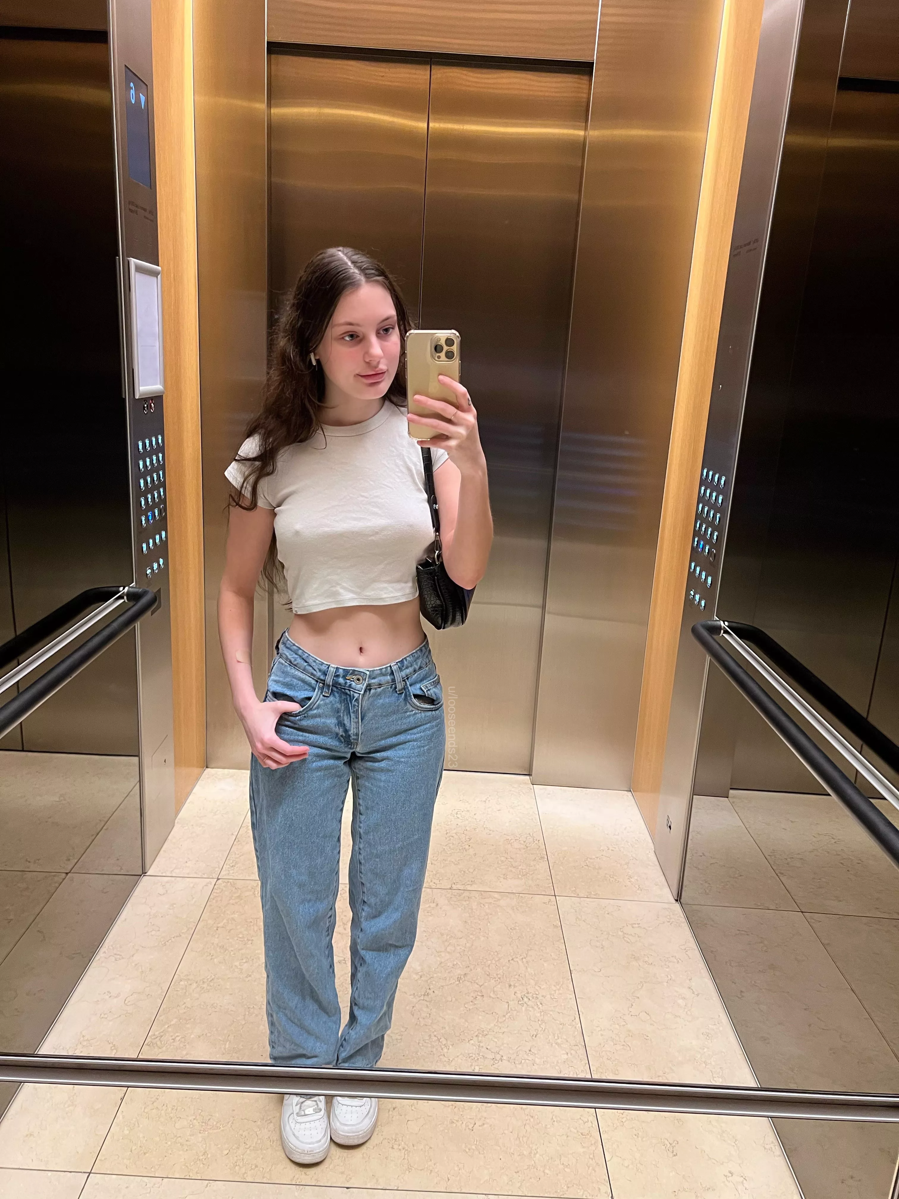 no bra no problem 🥰 posted by looseends23