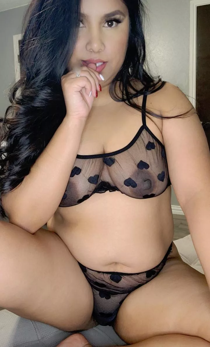 Sexy Sunday 🖤 posted by dezdelgado92