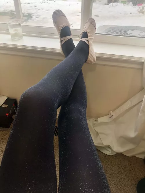 This Japanese girl loves dancing in pantyhose without panties 😝 by Vornado_1992