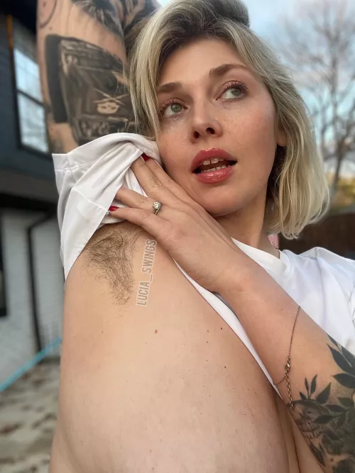 Time to touch a bit… by lucia_swings