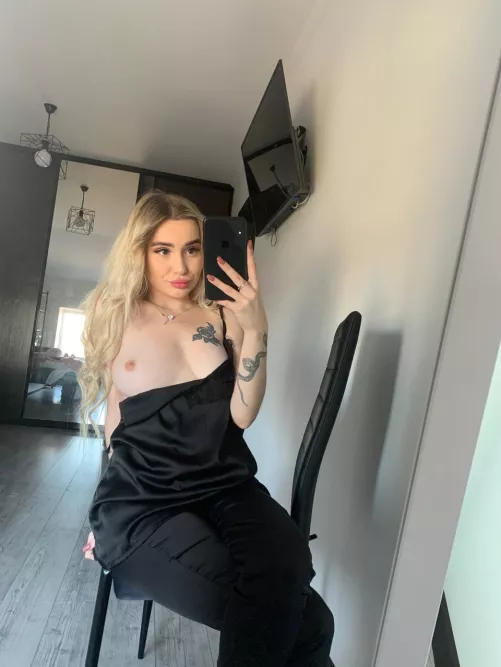 What are you looking at? by -wildflowerr