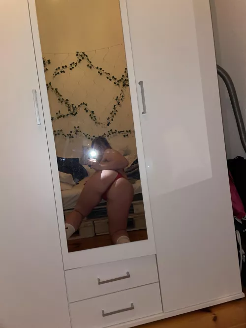 What catches ur attention first? by Alarming-Guitar-8905